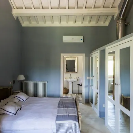 Hotel Casale Ripi 8&2, Emma