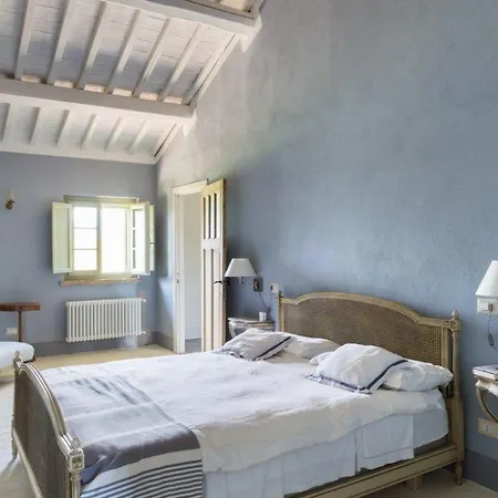 Casale Ripi 8&2, Emma Hotel
