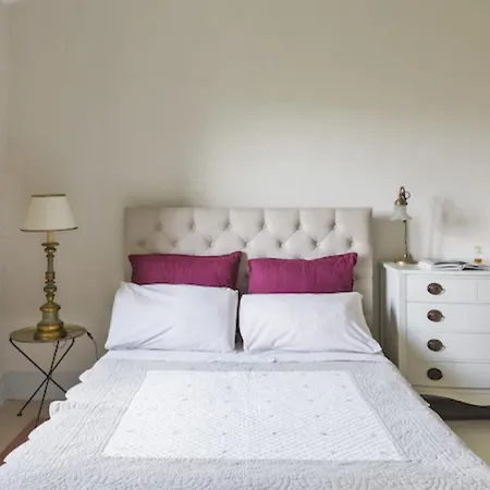 Casale Ripi 8&2, Emma Hotel