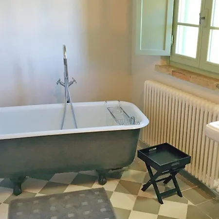Hotel Casale Ripi 8&2, Emma 3*